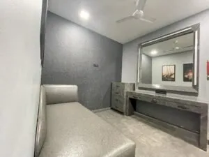 sj-studios-film-studio-facilities-makeup--room